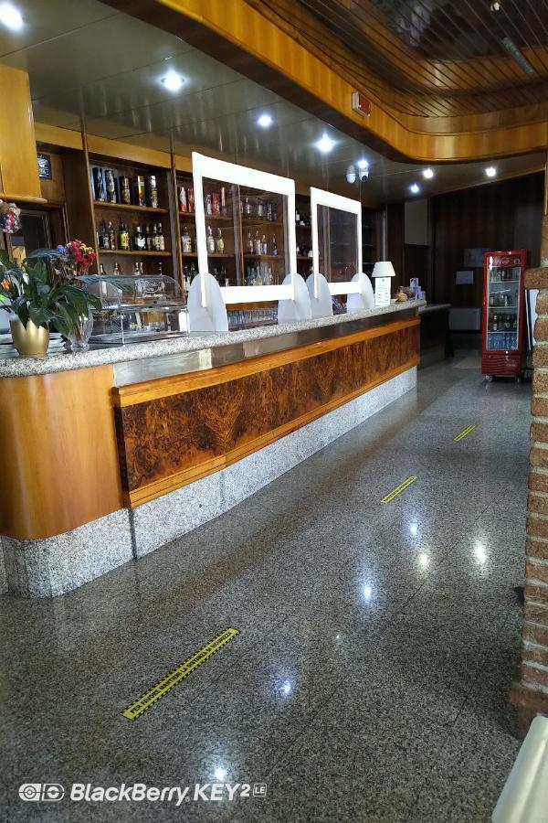 Hotel Route 9 Cadeo Bagian luar foto